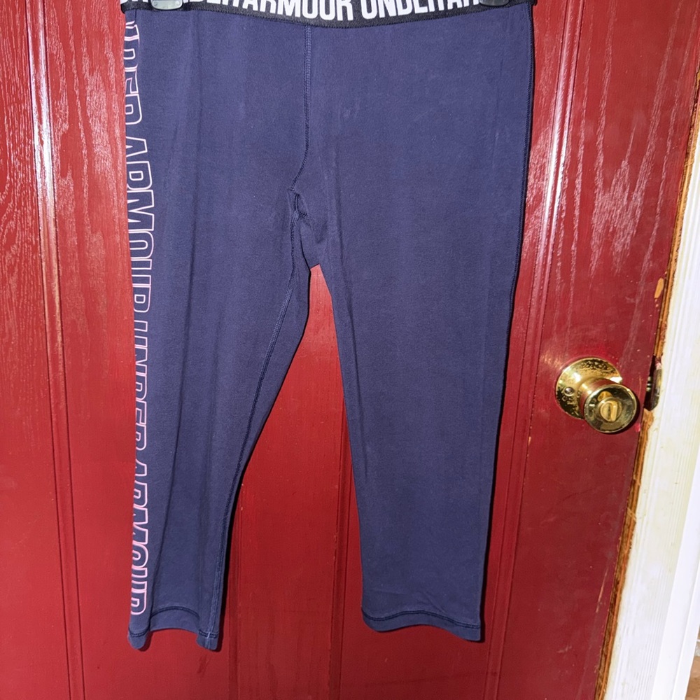 Under Armour women’s Navy Performance Leggings